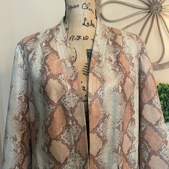 Chico’s Animal Print Open Style Jacket - Picture 4 of 16